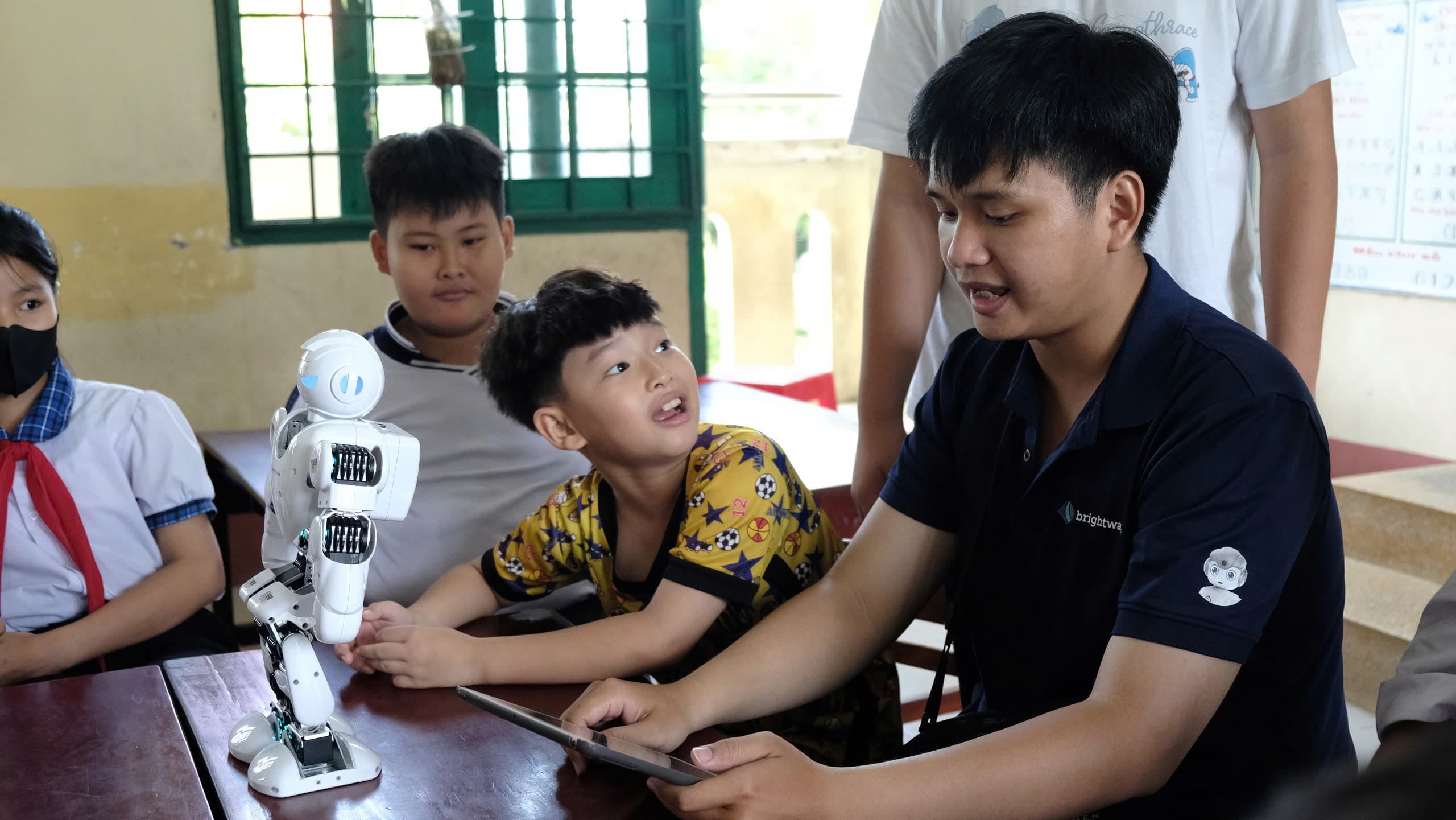 Educational robotics demonstration program engaging students with AI robot manipulation and control systems
